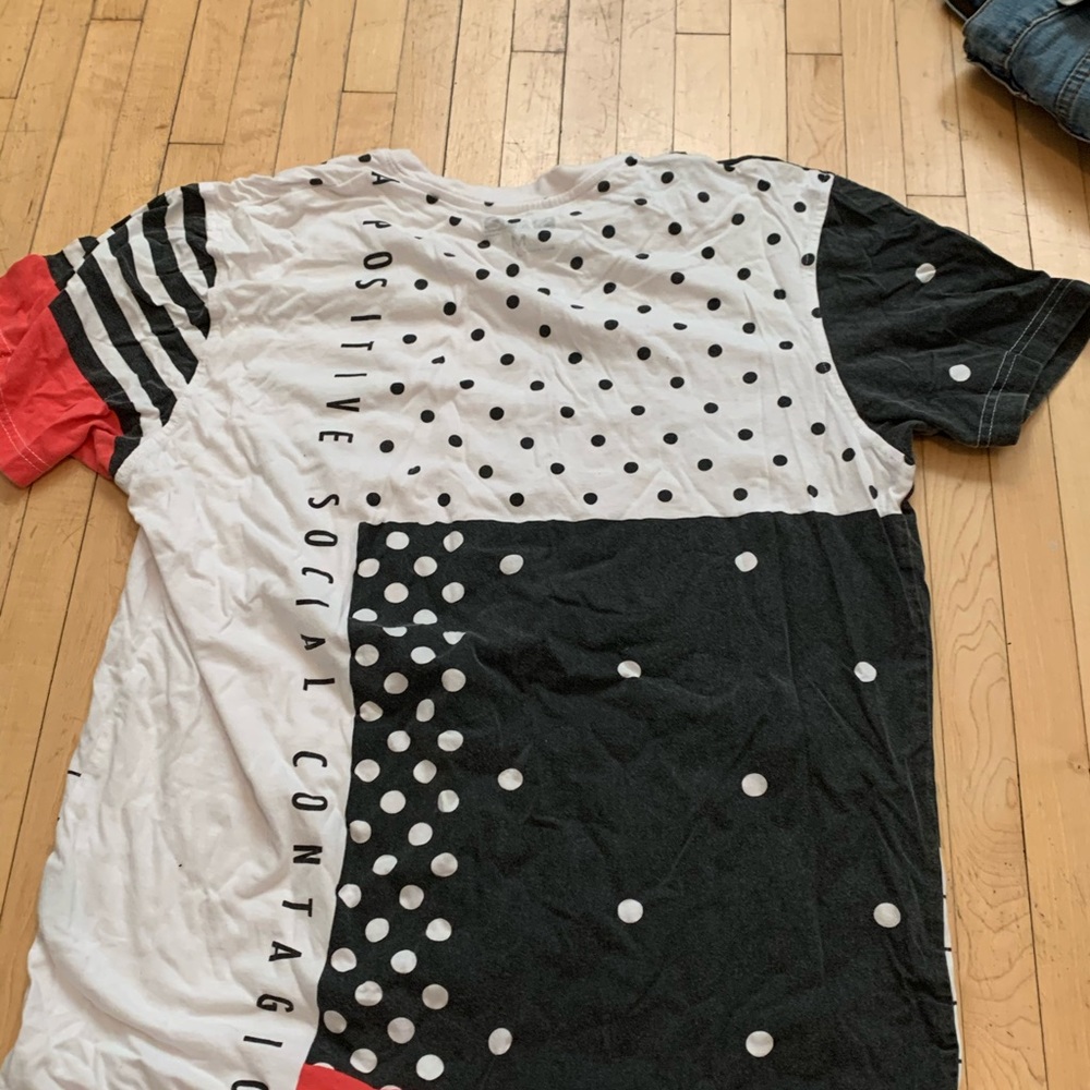 Staple pattern tee - Picture 2 of 2